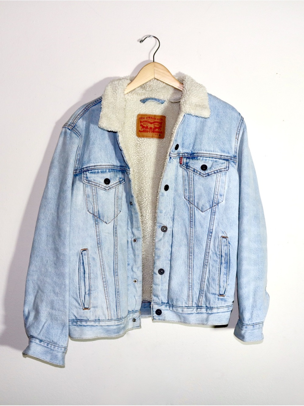 Levi's Type Iii Sherpa Trucker Jacket in Kentucky Blue Sherpa (Light Wash) - Picture 4 of 15